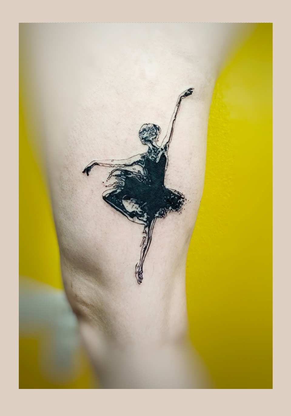 Feines, künstlerisches Tattoo im zarten Stil aus Leipzig